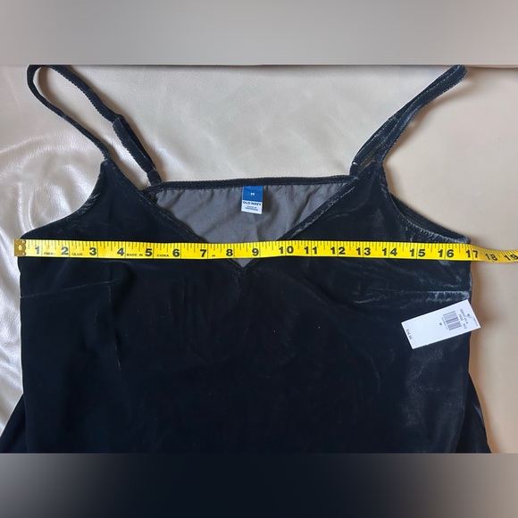 🍾🪩🍷 Old Navy NWT Velvet Cami Top - Picture 3 of 7